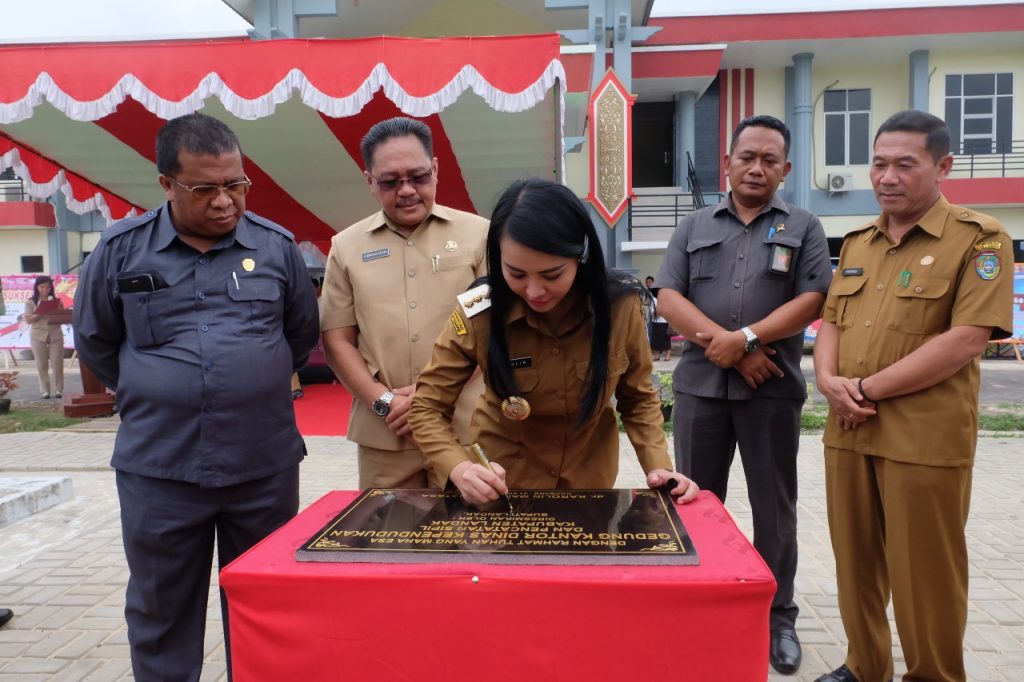 Gedung Baru Disdukcapil Landak diresmikan